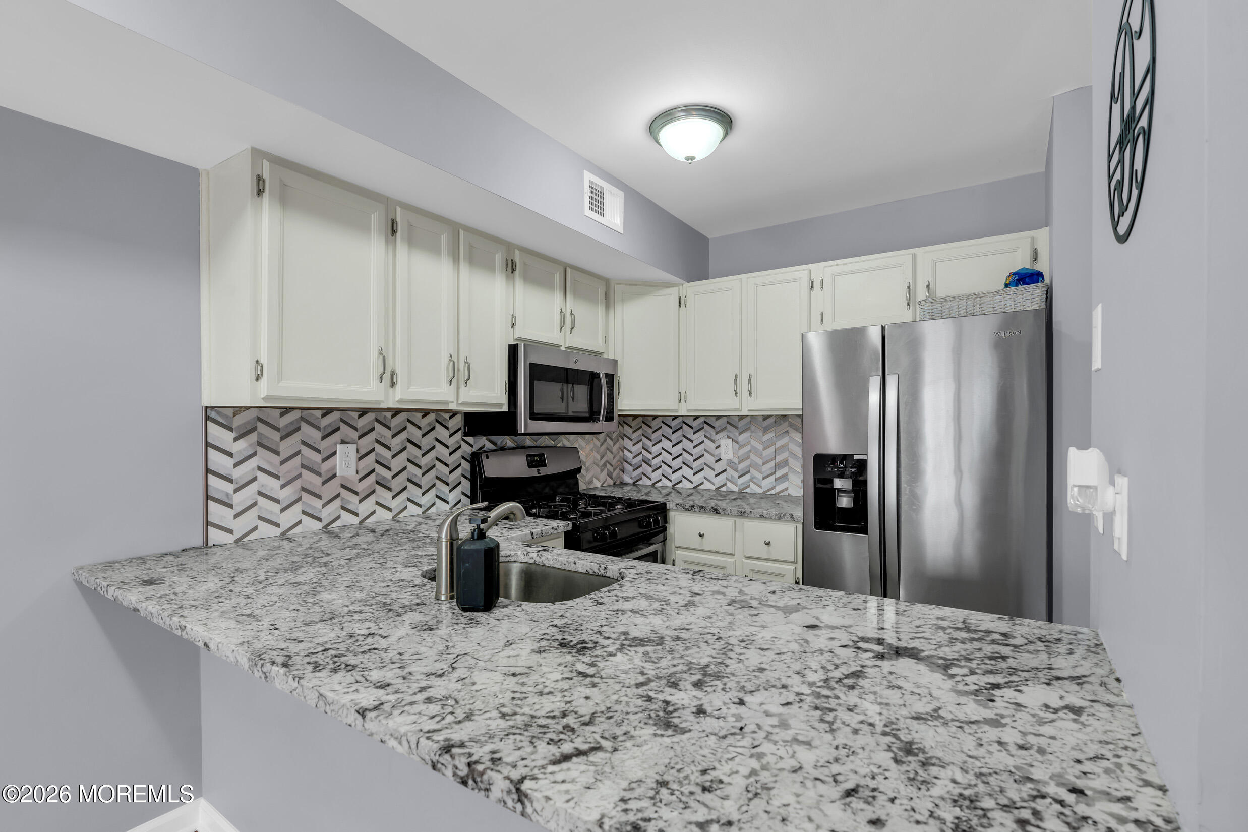 37 Queens Way Englishtown, NJ 07726 - Photo 15 of 35 5 (11)