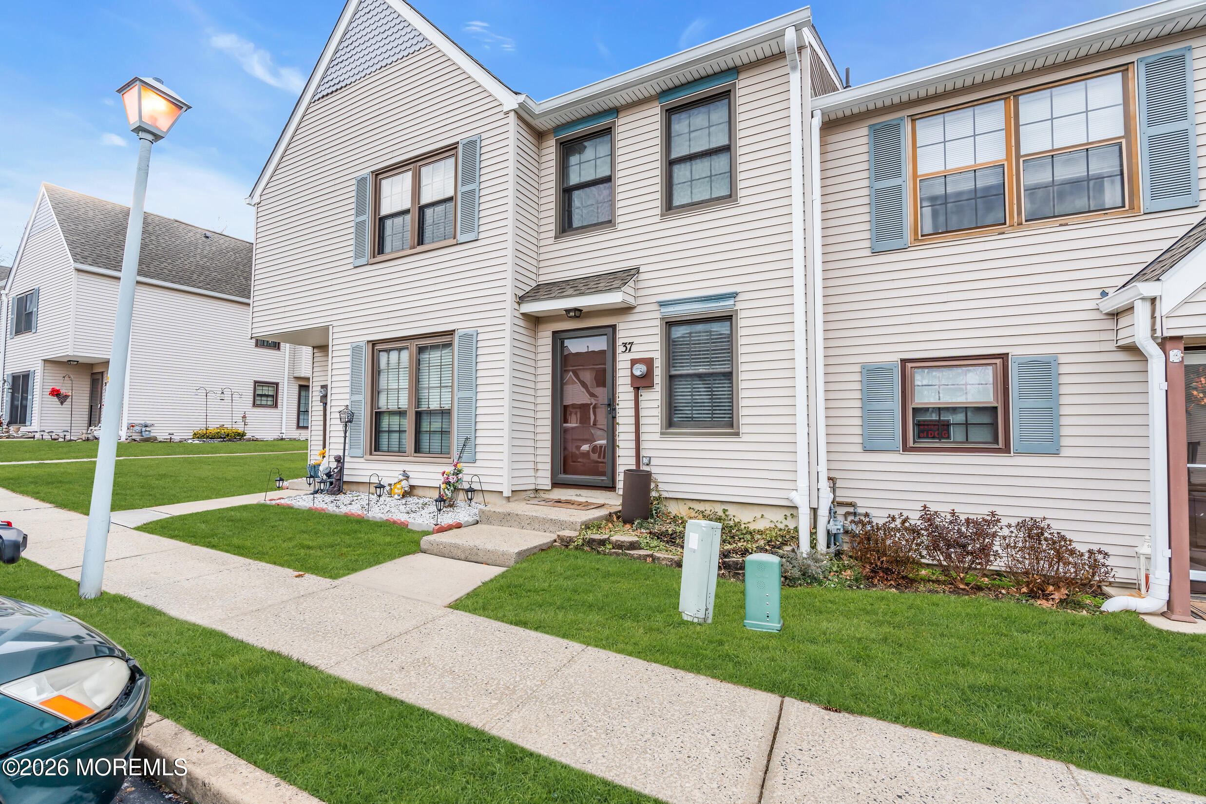 37 Queens Way Englishtown, NJ 07726 - Photo 4 of 35 1 (4)