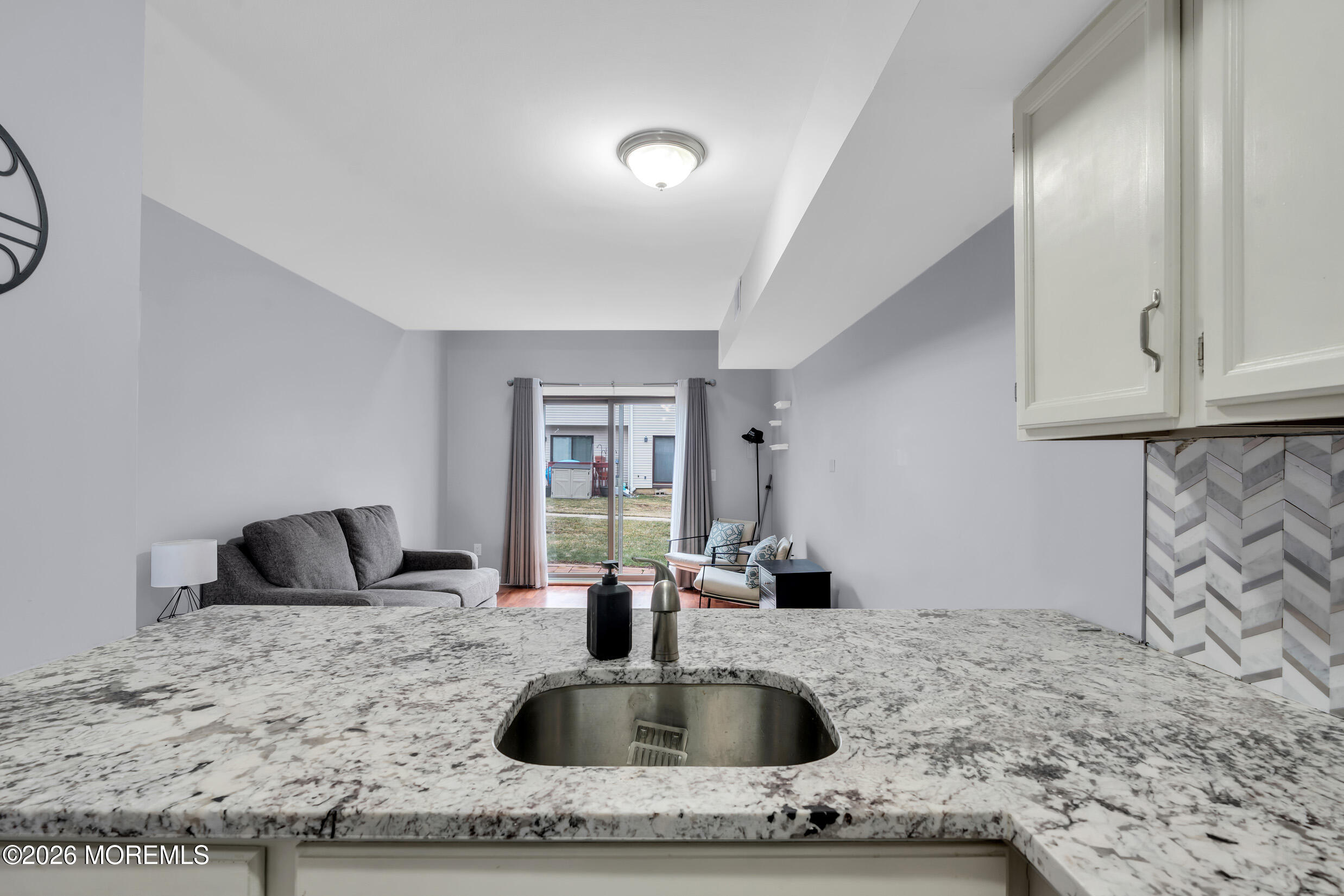 37 Queens Way Englishtown, NJ 07726 - Photo 8 of 35 5 (4)