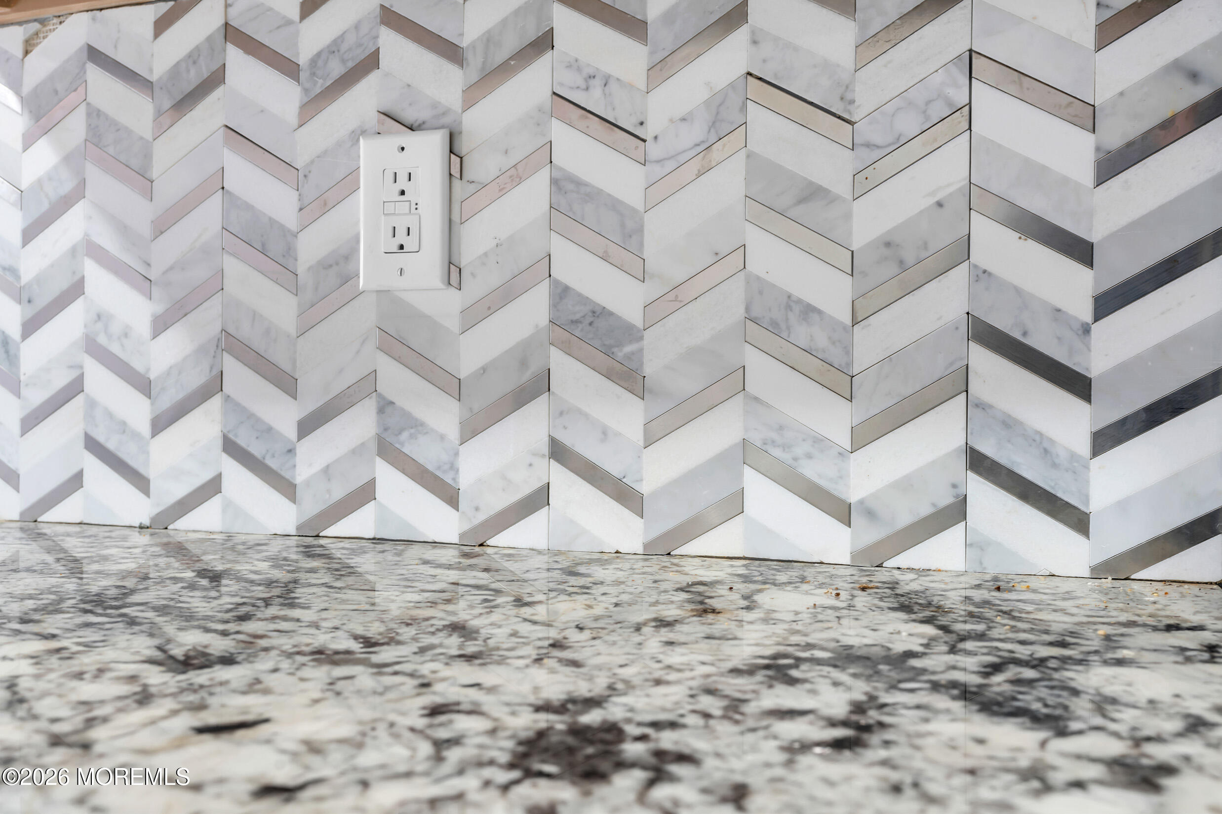 37 Queens Way Englishtown, NJ 07726 - Photo 10 of 35 5 (6)