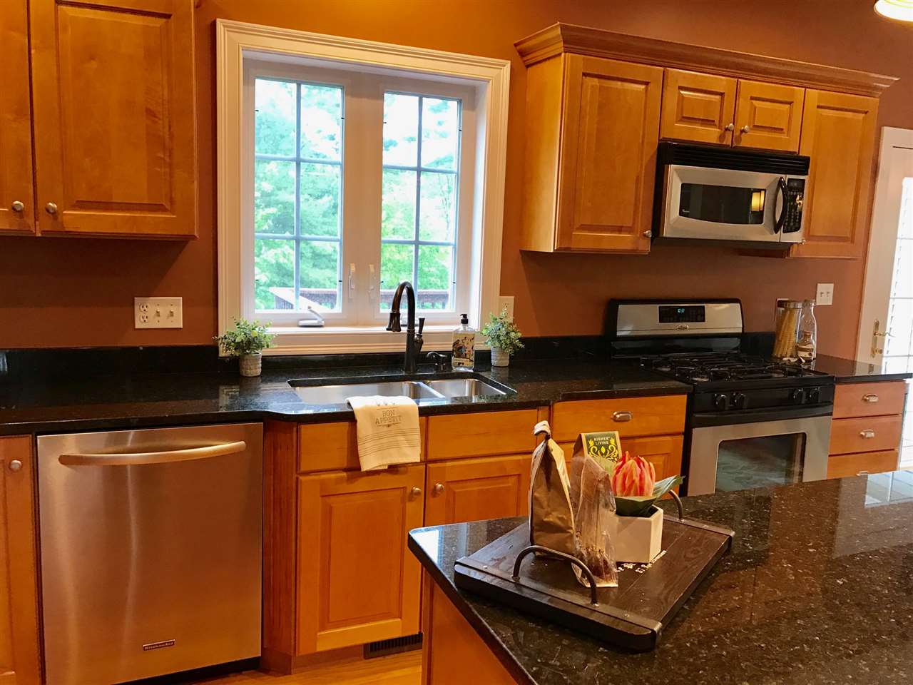 44 Overton Road Windham, NH 03087 - Photo 8 of 39