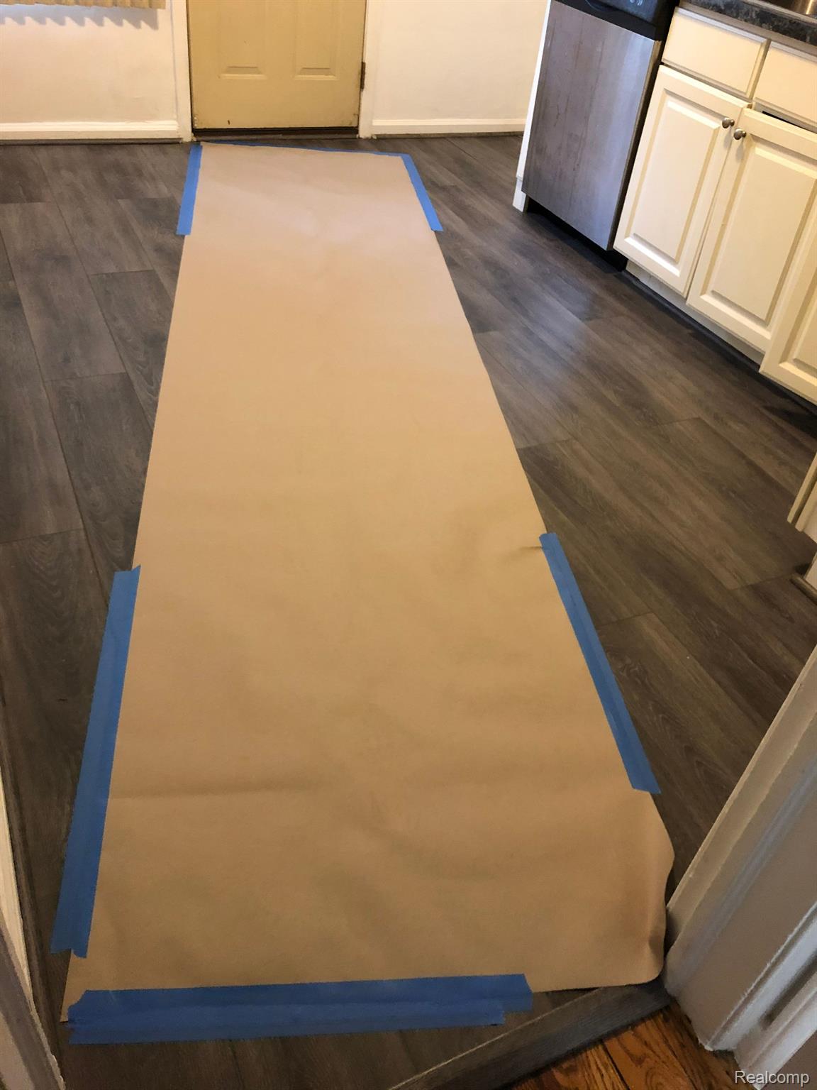 20505 Meyers Road Detroit, MI 48235 - Photo 7 of 12 Kitchen floor