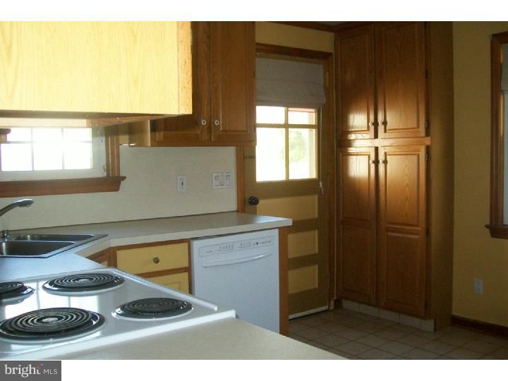 47 Gedney Road Lawrenceville, NJ 08648 - Photo 4 of 19 Gallery Image 4