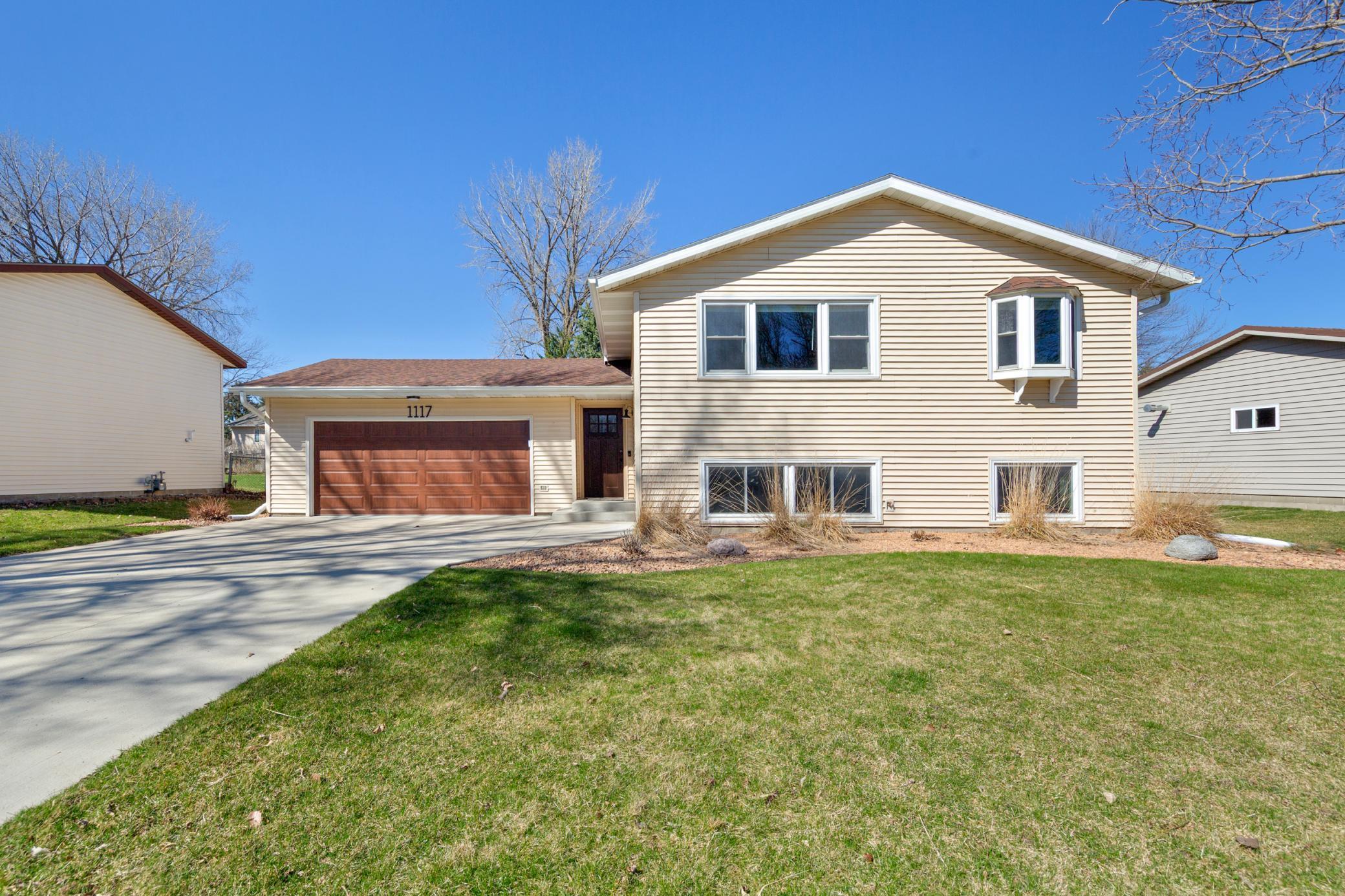 1117 Eastgate Road Albert Lea, MN 56007 - Photo 2 of 47