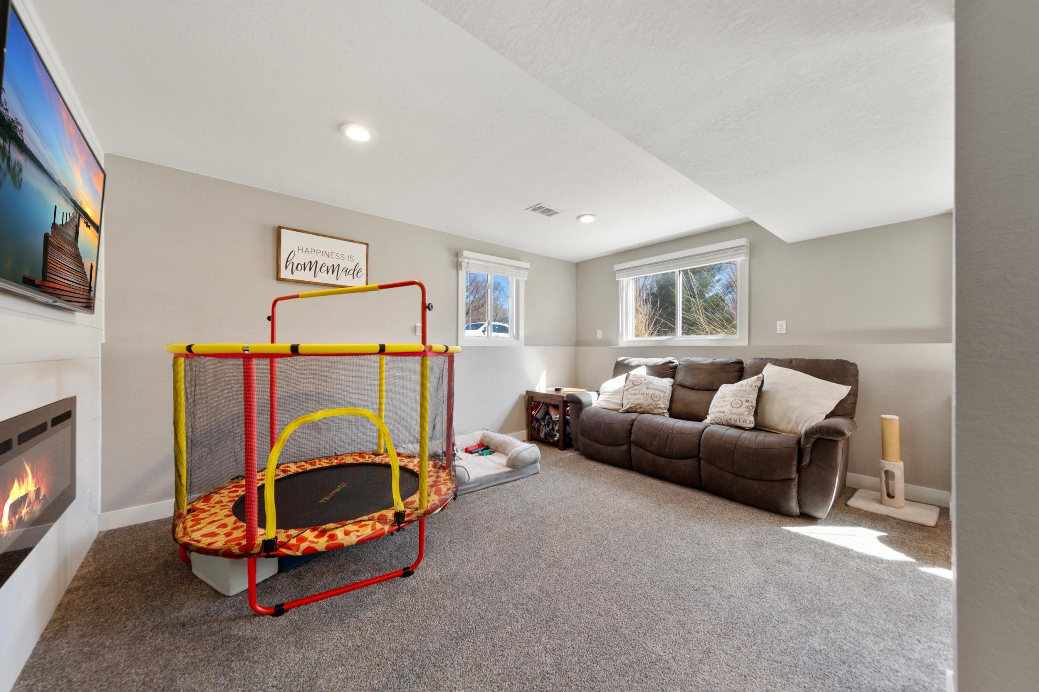 1117 Eastgate Road Albert Lea, MN 56007 - Photo 36 of 47