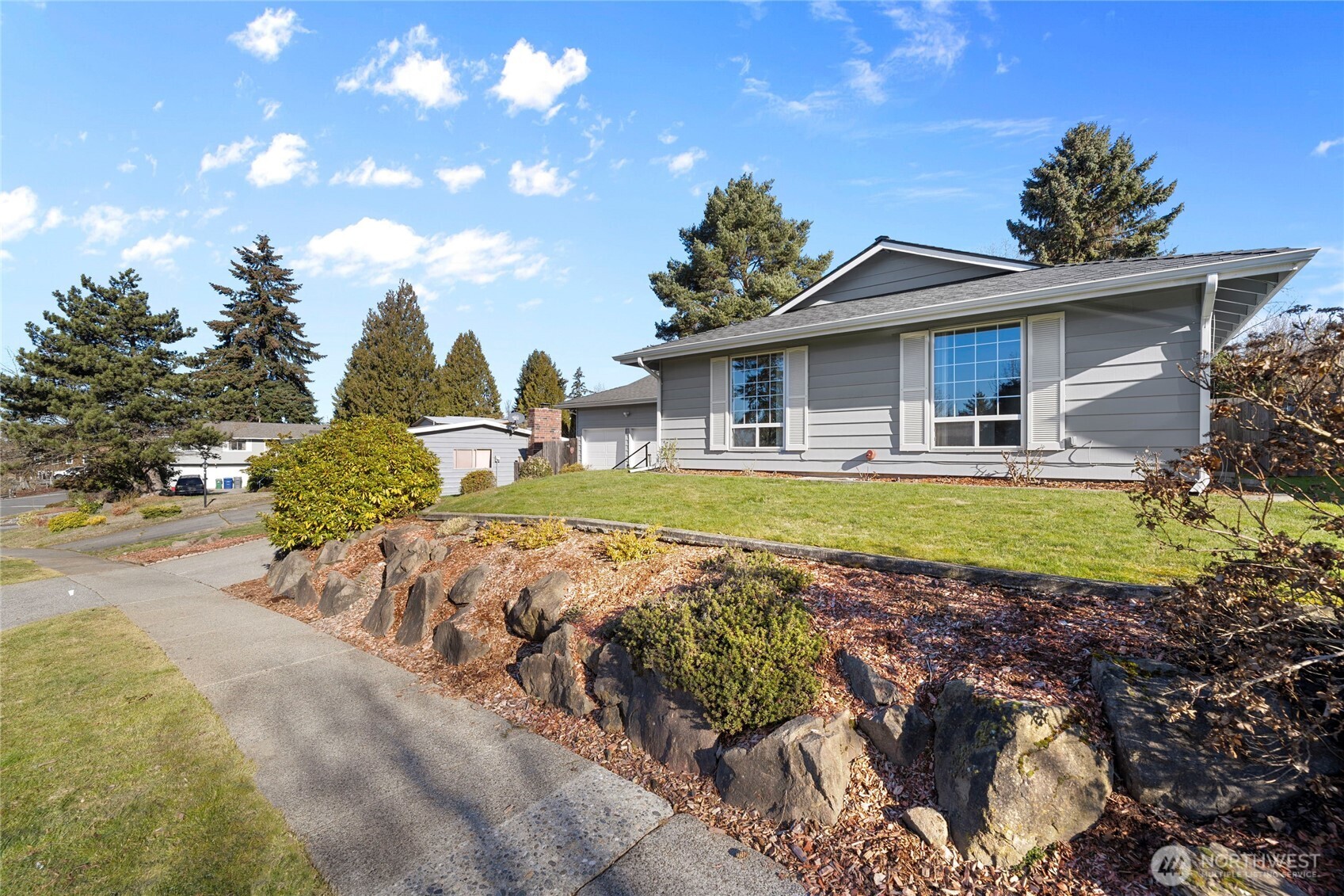 2708 Morris Avenue South Renton, WA 98055 - Photo 3 of 38 Gallery Image 3
