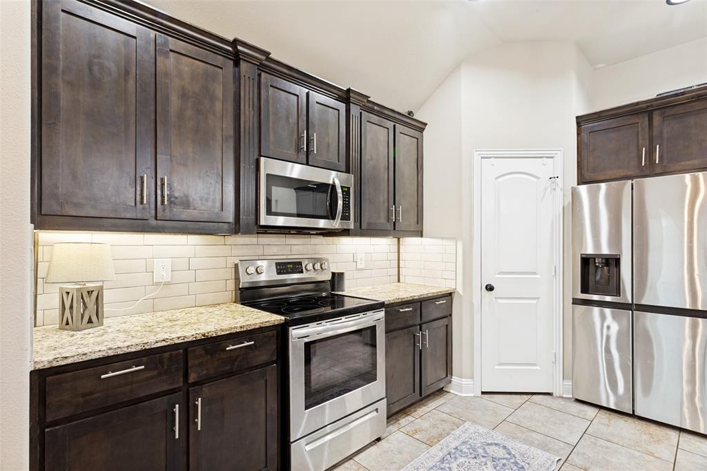 604 Hummingbird Trail Crowley, TX 76036 - Photo 10 of 31