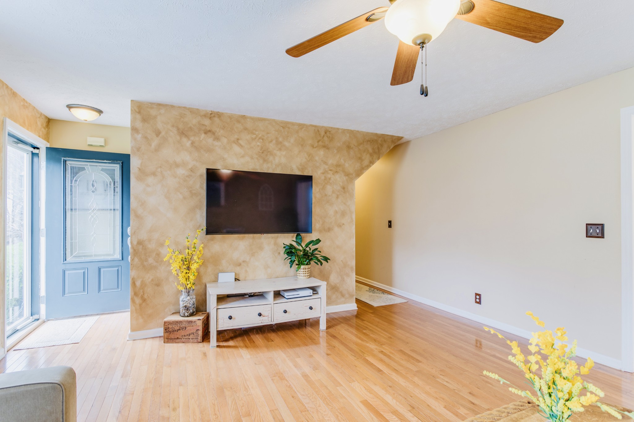 1482 Overton Court Rockvale, TN 37153 - Photo 10 of 58 a living room with furniture and a flat screen tv