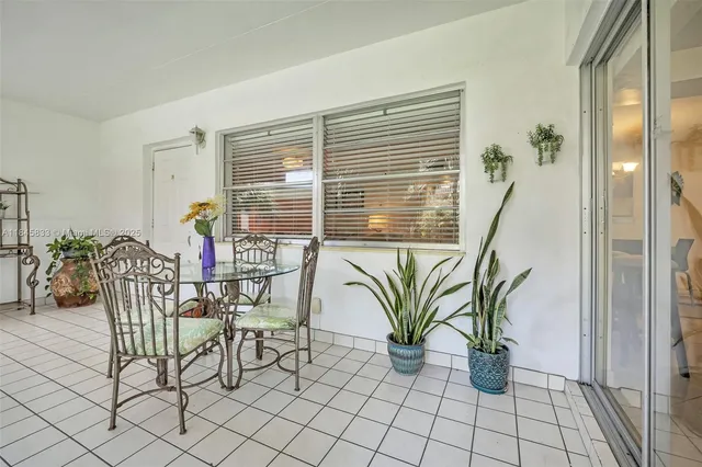 $2,300 | 200 Northeast 12th Avenue, Unit 3A, Hallandale Beach, FL 33009