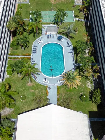 $2,300 | 200 Northeast 12th Avenue, Unit 3A, Hallandale Beach, FL 33009