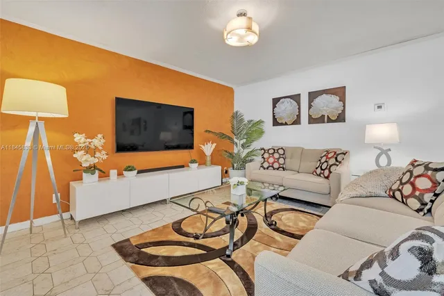 $2,300 | 200 Northeast 12th Avenue, Unit 3A, Hallandale Beach, FL 33009