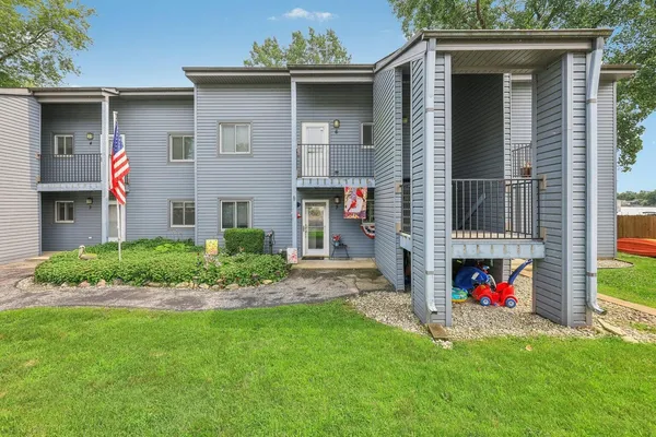 $349,900 | 536 North Cogswell Drive, Unit 6, Salem Lakes, WI 53170