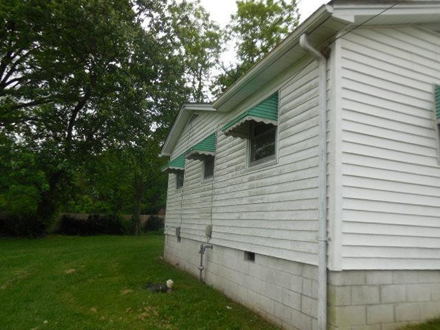 25 Spring Street Winchester, KY 40391 - Photo 7 of 16 Left Side of House