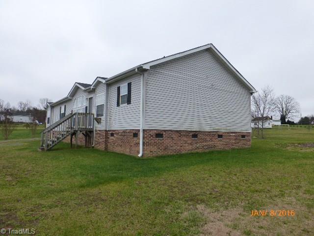 1039 Kayla Ridge Road Walnut Cove, NC 27052 - Photo 2 of 15 Right Side