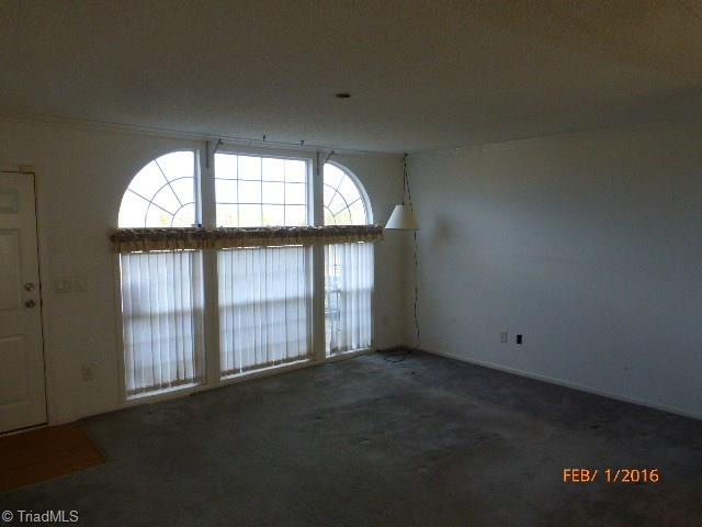 1039 Kayla Ridge Road Walnut Cove, NC 27052 - Photo 11 of 15 Living Room