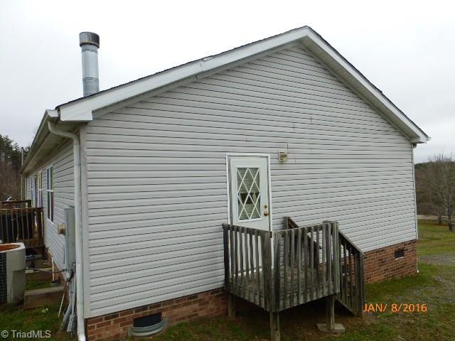 1039 Kayla Ridge Road Walnut Cove, NC 27052 - Photo 4 of 15 Left Side