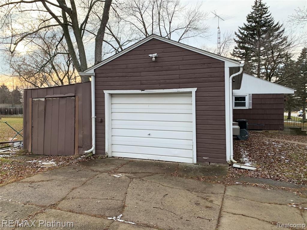5239 Lennon Road Flint, MI 48507 - Photo 4 of 18