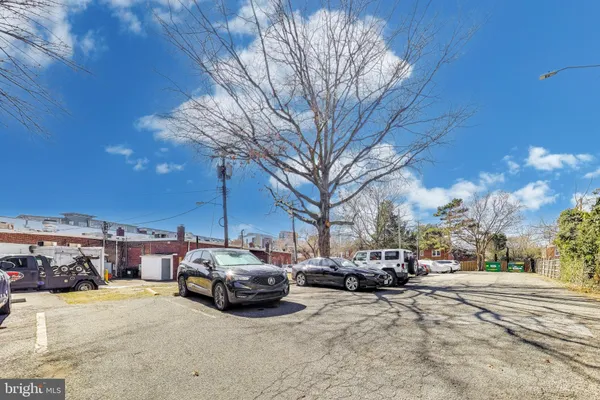 $1,750 | 1720 North Quinn Street, Unit 201, Arlington, VA 22209