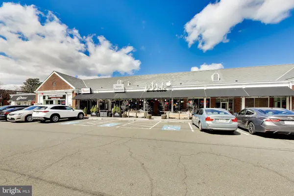 $1,750 | 1720 North Quinn Street, Unit 201, Arlington, VA 22209
