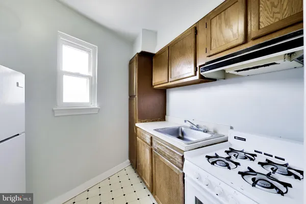 $1,750 | 1720 North Quinn Street, Unit 201, Arlington, VA 22209