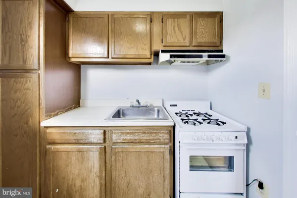 $1,750 | 1720 North Quinn Street, Unit 201, Arlington, VA 22209