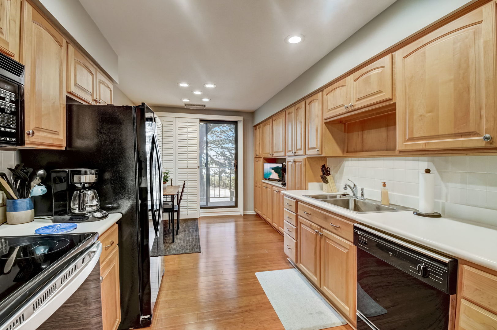 9558 Gross Point Road, Unit 206 Skokie, IL 60076 - Photo 8 of 23 Gallery Image 8