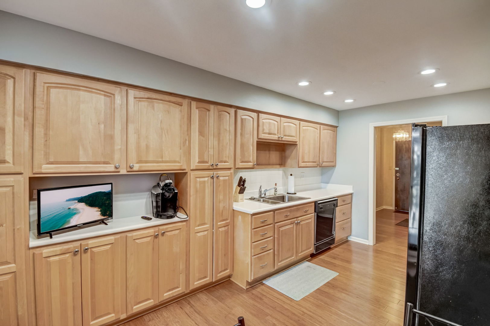 9558 Gross Point Road, Unit 206 Skokie, IL 60076 - Photo 10 of 23 Gallery Image 10
