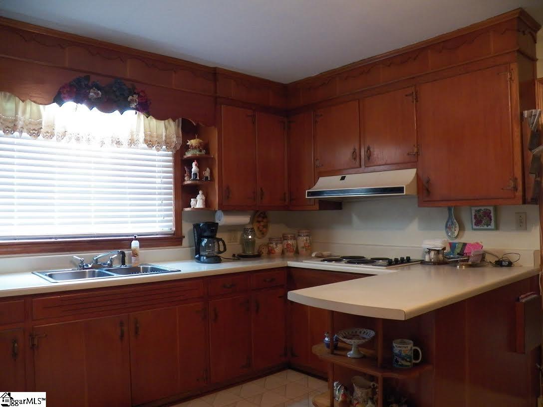 508 Tryon Street Greer, SC 29651 - Photo 8 of 13