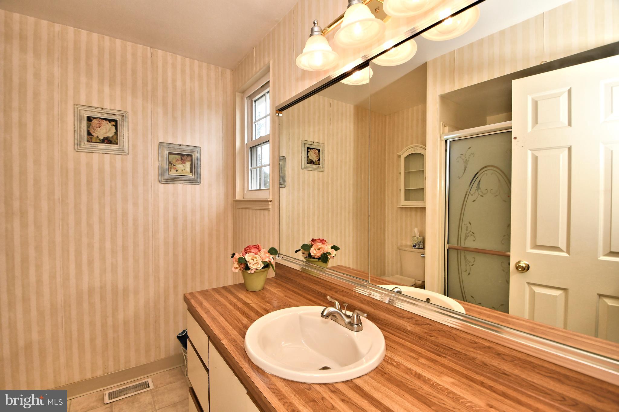 37 South Timber Road Southampton, PA 18966 - Photo 35 of 55 en suite bath