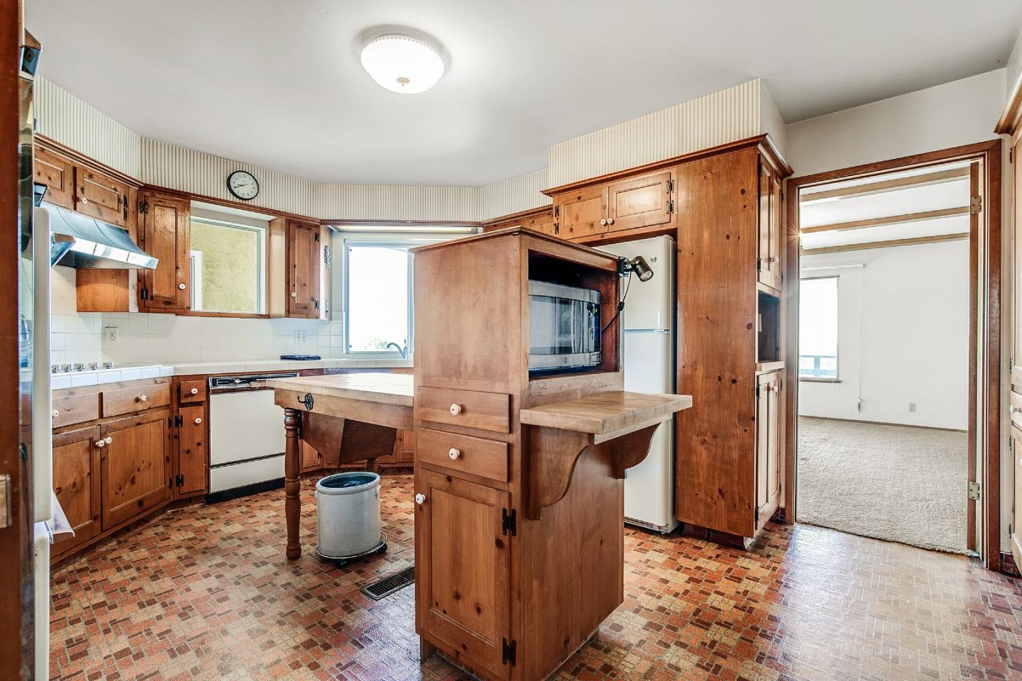 4683 Ewing Road Castro Valley, CA 94546 - Photo 13 of 68 Gallery Image 13
