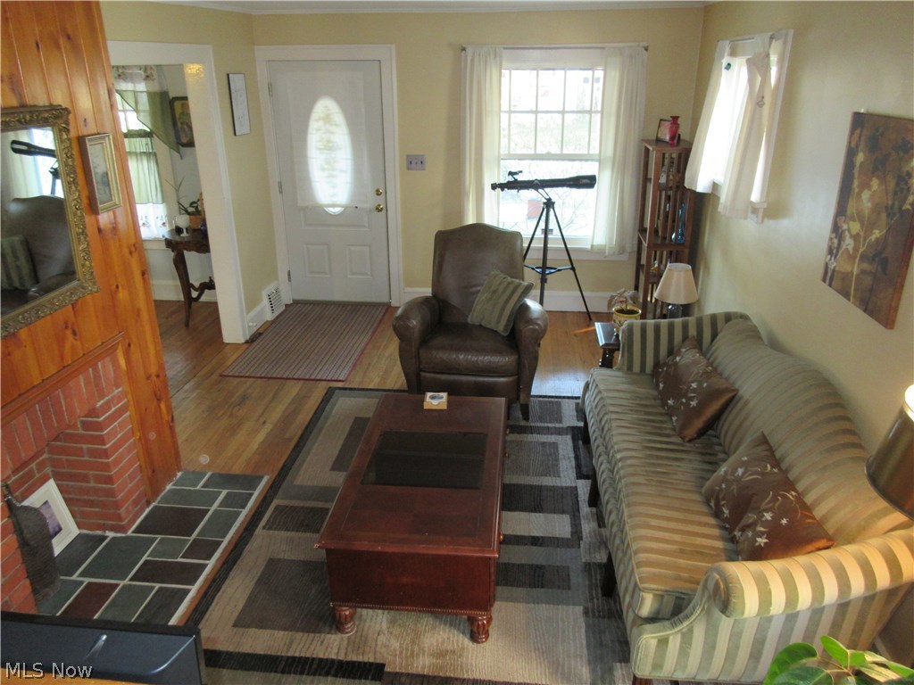 17904 Ingleside Road Cleveland, OH 44119 - Photo 4 of 23 Gallery Image 4
