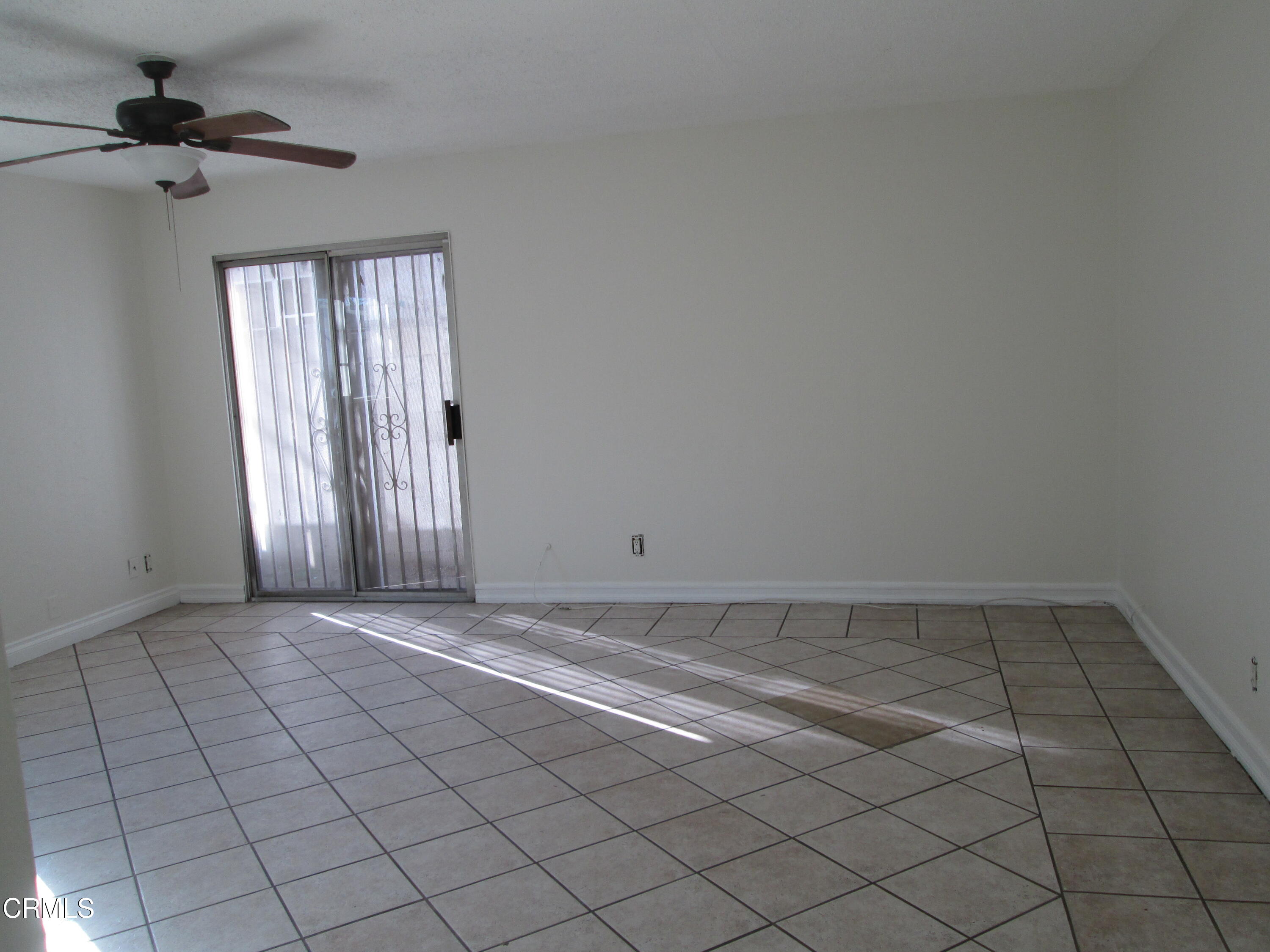 310 Alpine Street Oxnard, CA 93030 - Photo 5 of 14 Living Room