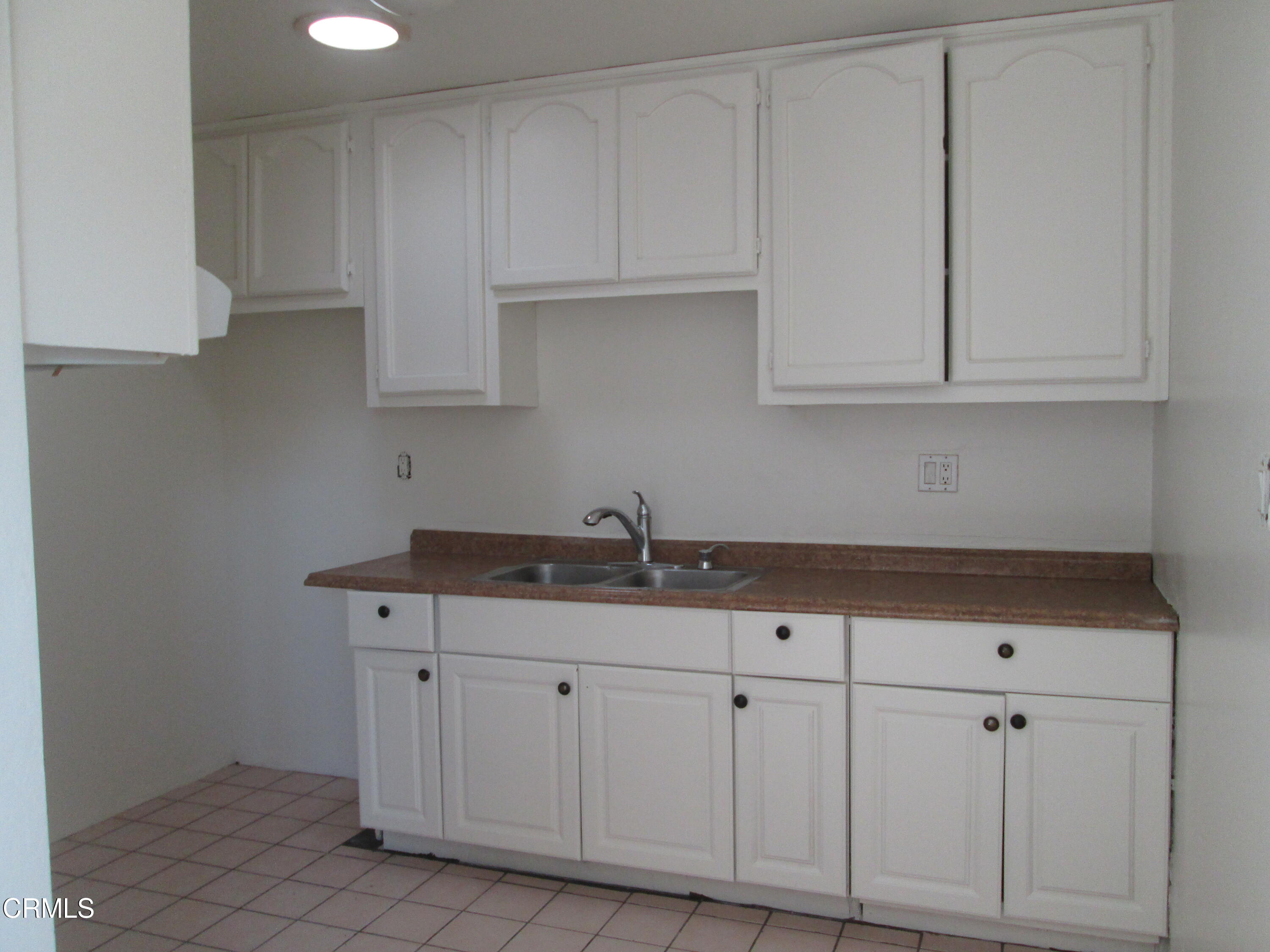 310 Alpine Street Oxnard, CA 93030 - Photo 7 of 14 Kitchen