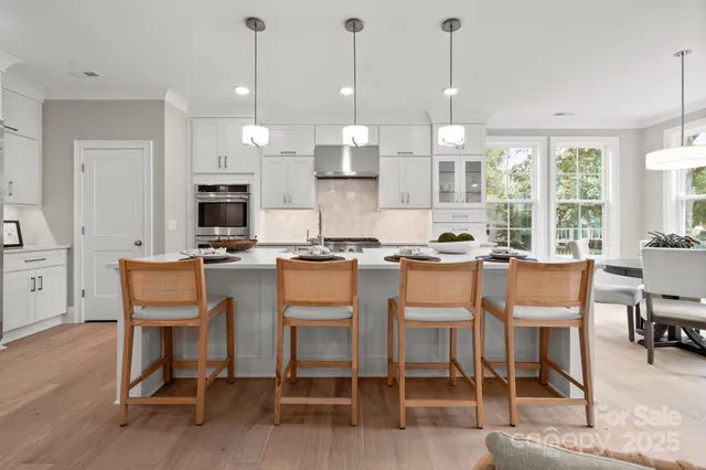 $1,475,000 | 6910 Providence Lane West, Charlotte, NC 28226