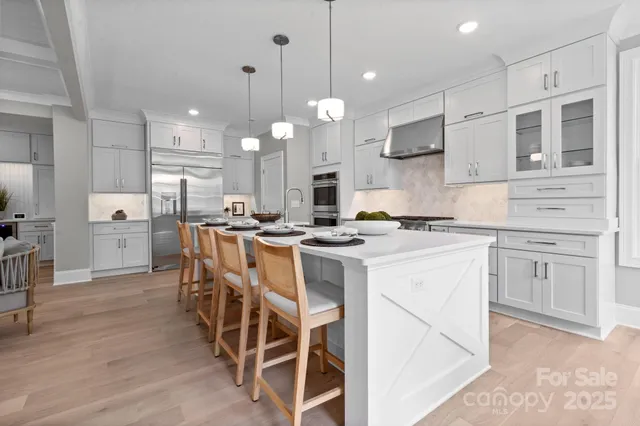 $1,475,000 | 6910 Providence Lane West, Charlotte, NC 28226