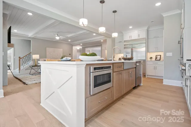 $1,475,000 | 6910 Providence Lane West, Charlotte, NC 28226