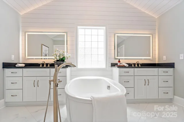 $1,475,000 | 6910 Providence Lane West, Charlotte, NC 28226