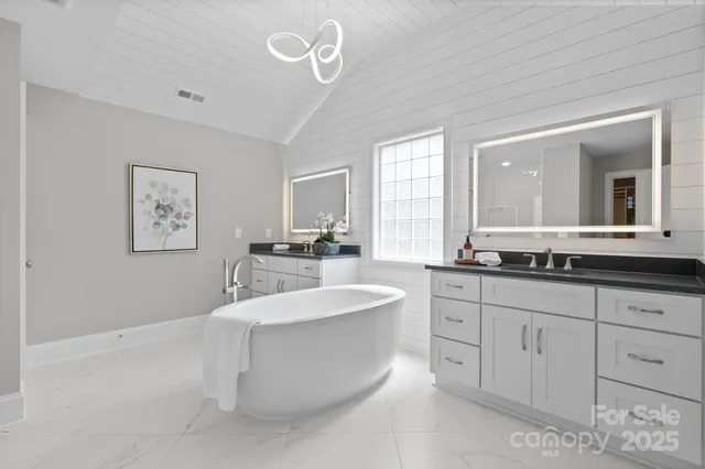 $1,475,000 | 6910 Providence Lane West, Charlotte, NC 28226