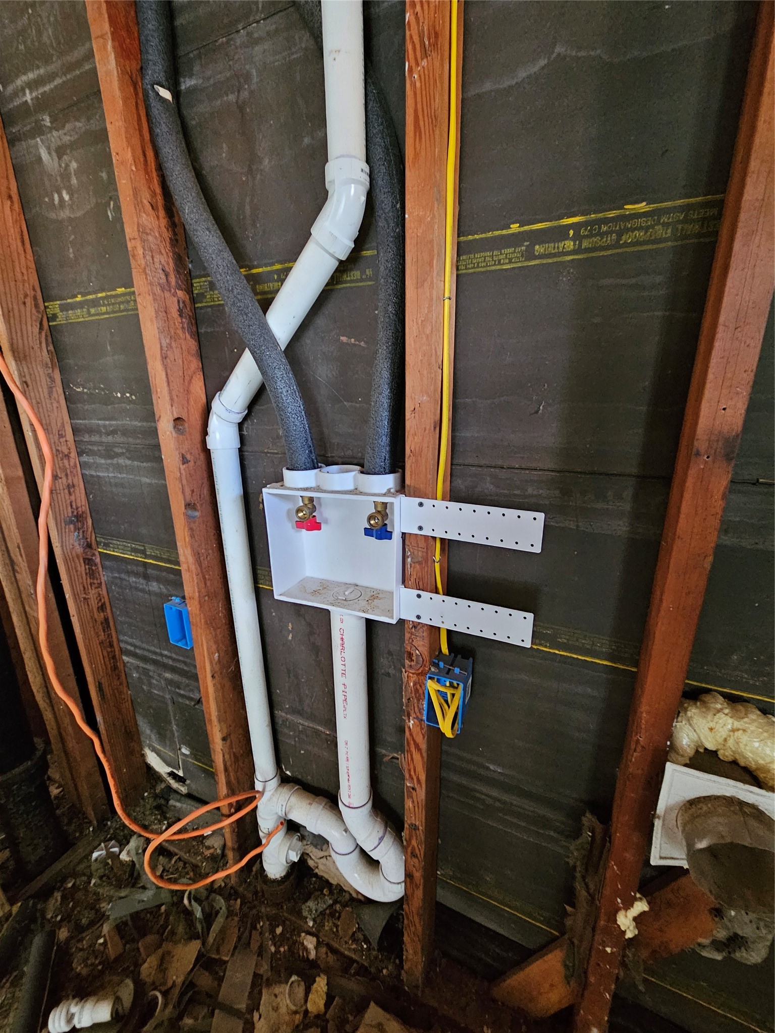 5706 Rutherglenn Drive Houston, TX 77096 - Photo 15 of 45 a utility room with dryer and washer