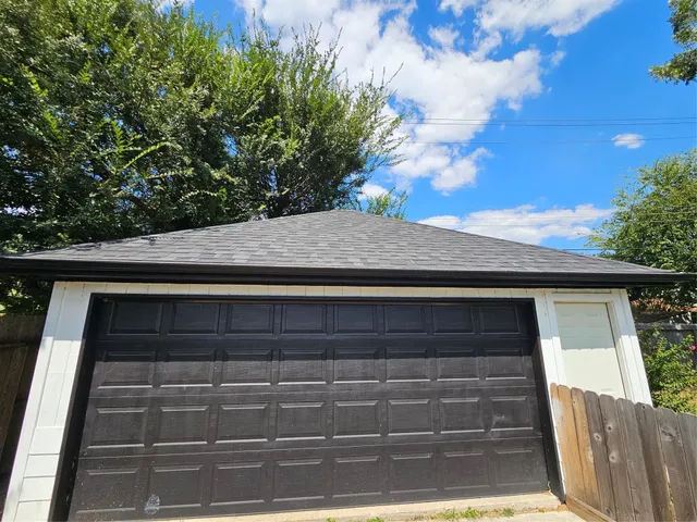 a view of a house with a back yard