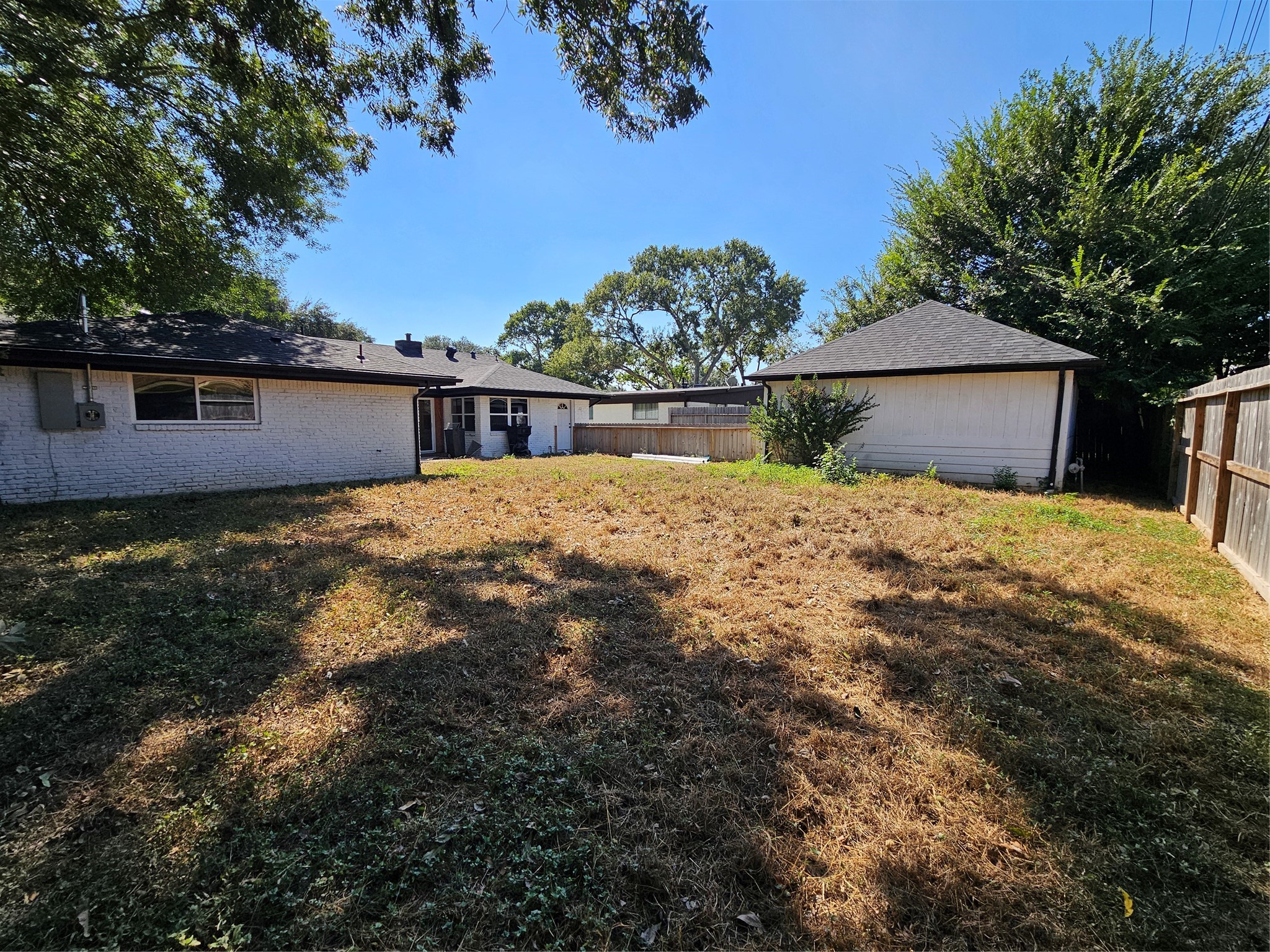 5706 Rutherglenn Drive Houston, TX 77096 - Photo 38 of 45 a backyard of a house