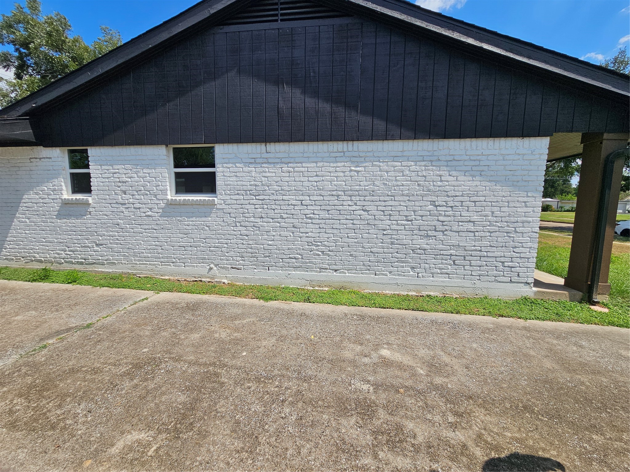 5706 Rutherglenn Drive Houston, TX 77096 - Photo 5 of 45 a view of swimming pool with yard