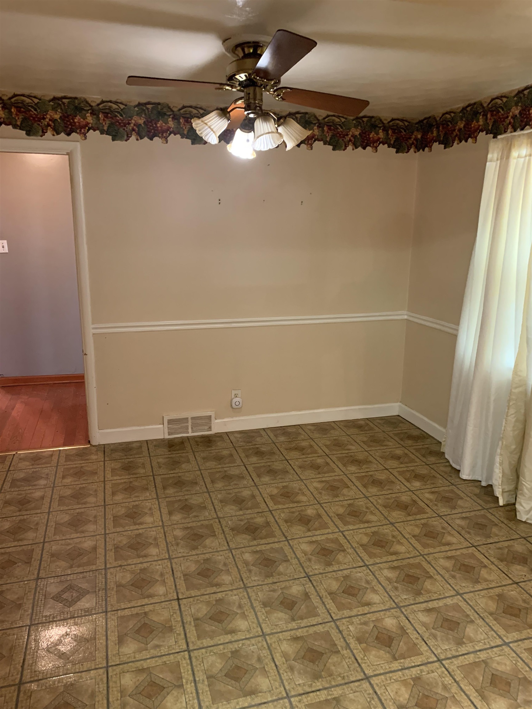 4412 Millbranch Road Memphis, TN 38116 - Photo 13 of 15 a view of a room