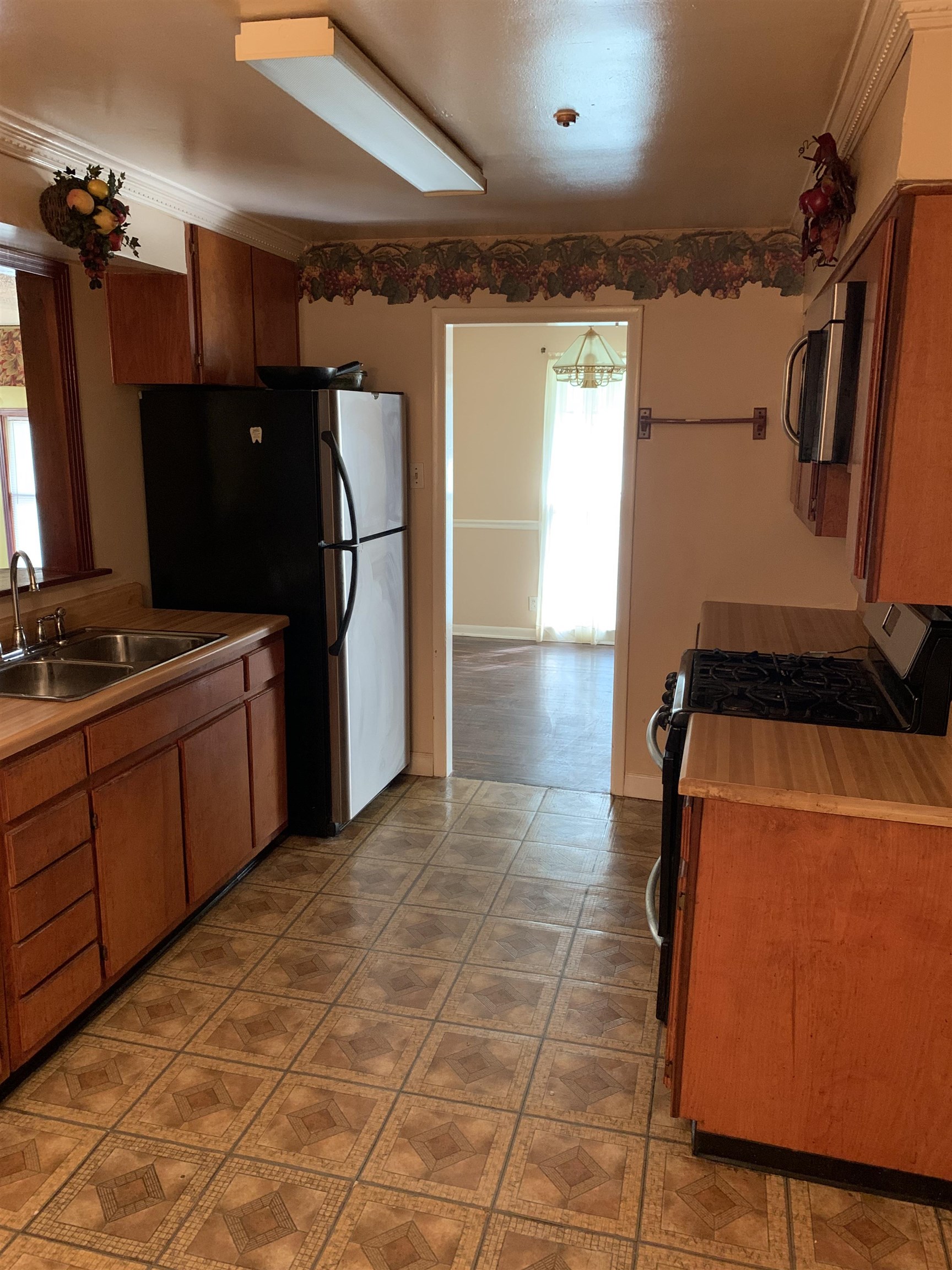 4412 Millbranch Road Memphis, TN 38116 - Photo 14 of 15 a kitchen with stainless steel appliances a refrigerator and a stove