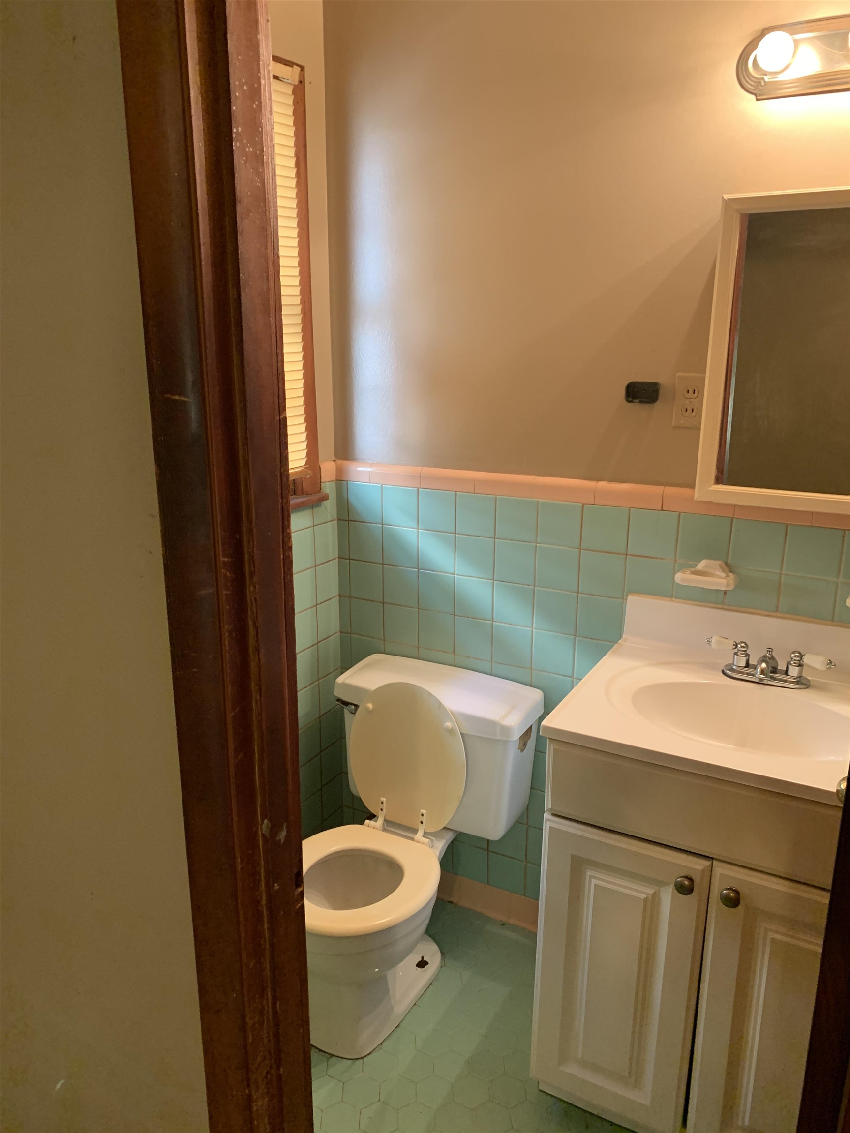 4412 Millbranch Road Memphis, TN 38116 - Photo 10 of 15 a bathroom with a toilet a sink and a mirror