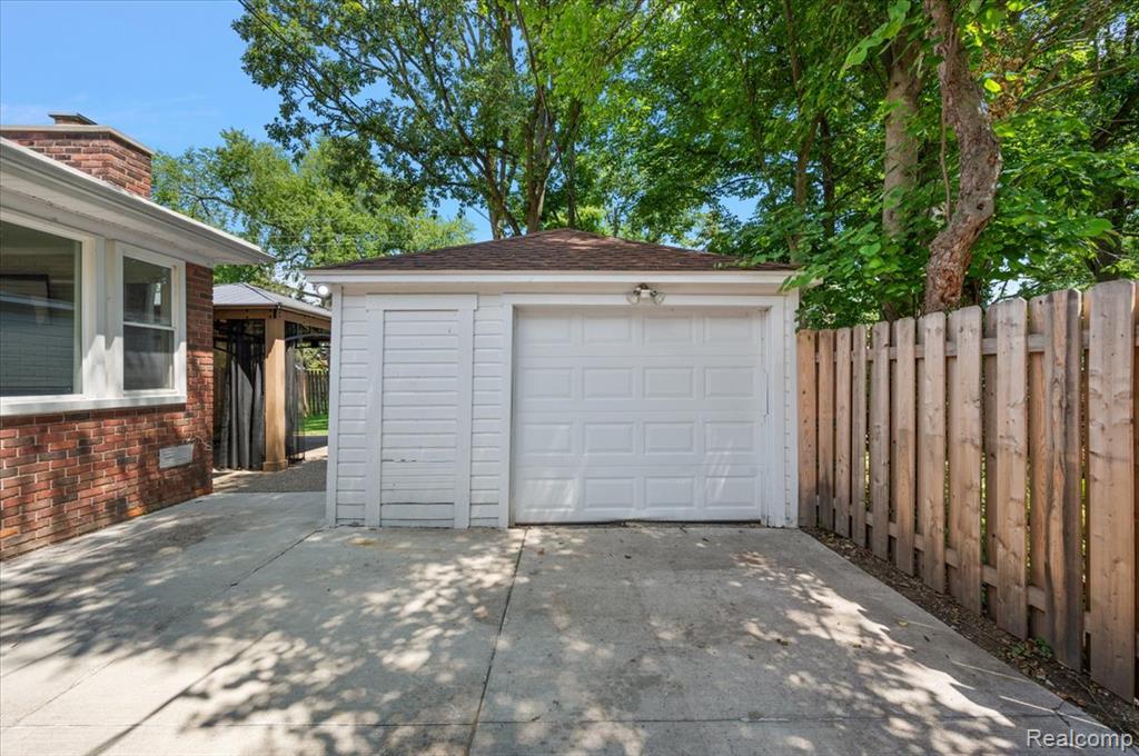 1450 Hampton Road Grosse Pointe Woods, MI 48236 - Photo 47 of 53