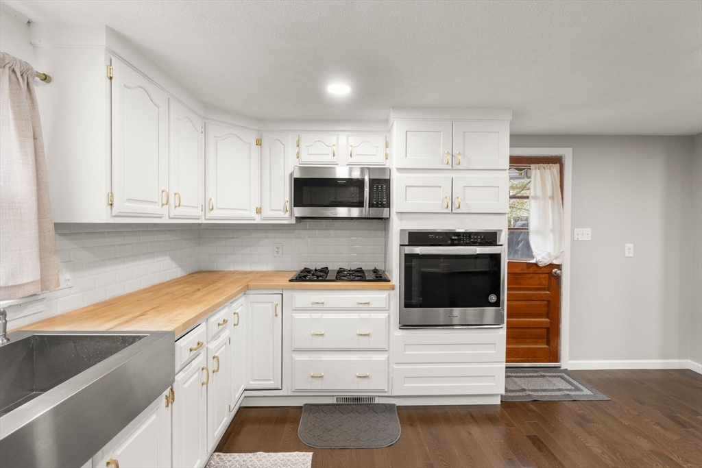 64 Bolton Street Lowell, MA 01852 - Photo 7 of 27