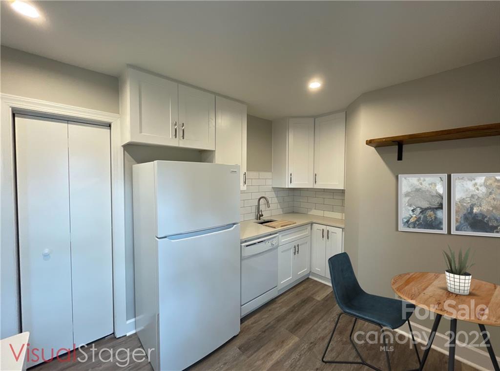707 Grandin Road Charlotte, NC 28208 - Photo 16 of 19 a kitchen with stainless steel appliances a refrigerator sink and cabinets