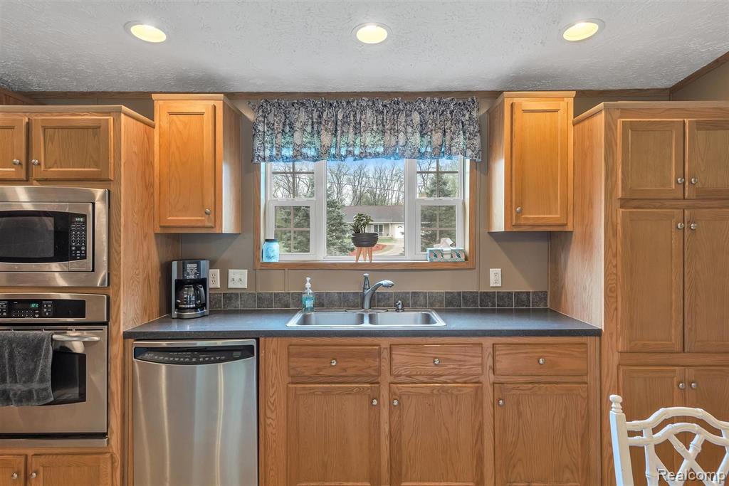 10084 Peake Road Portland, MI 48875 - Photo 13 of 37