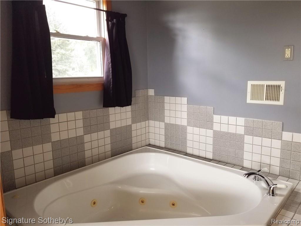 2075 Alfred Drive Troy, MI 48085 - Photo 20 of 25